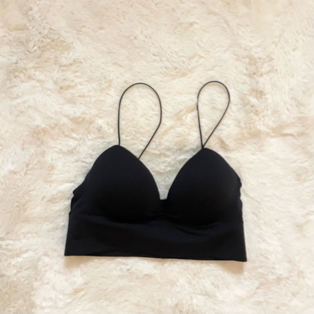 Black sports bra